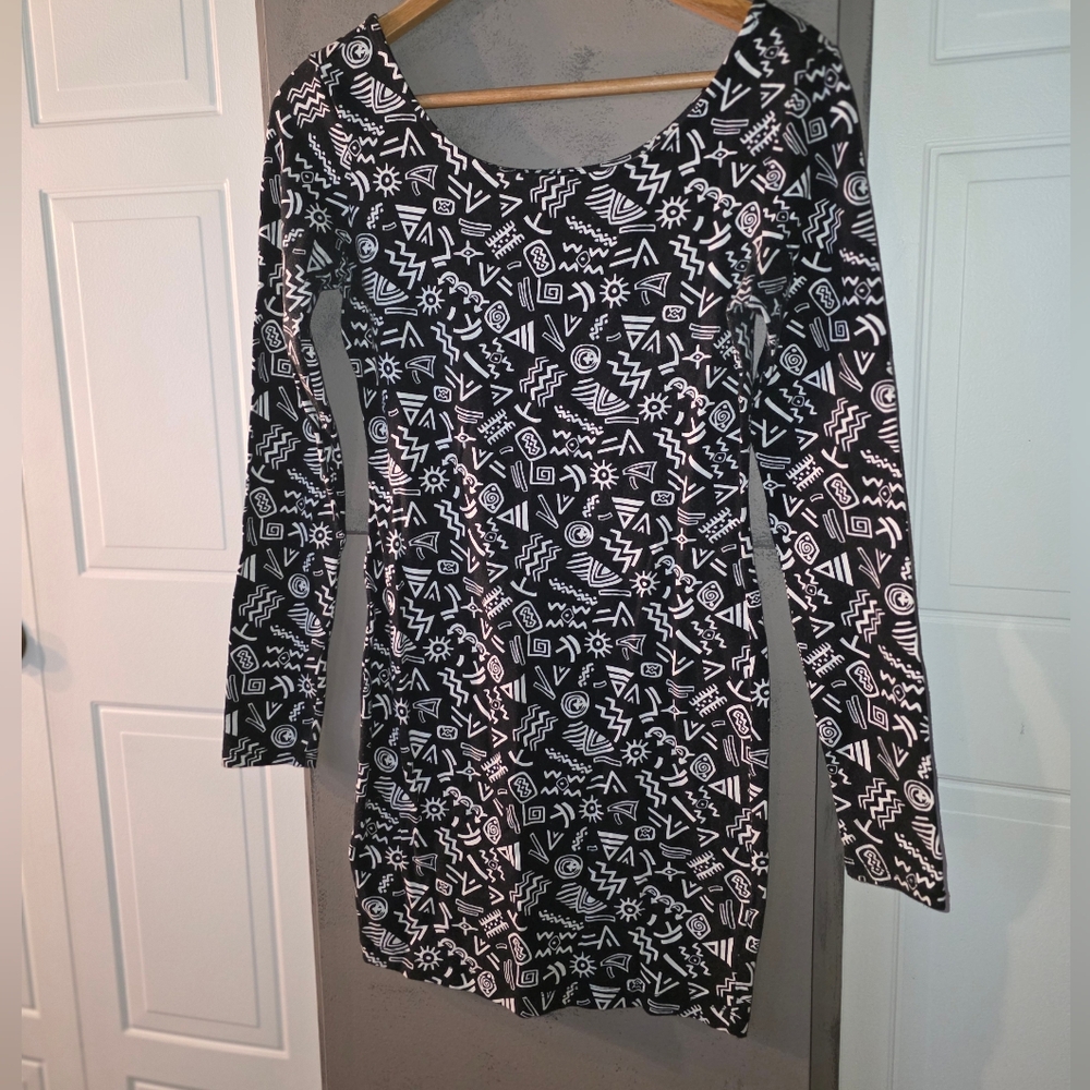 Black and White Graphic Print Bodycon Mini Dress